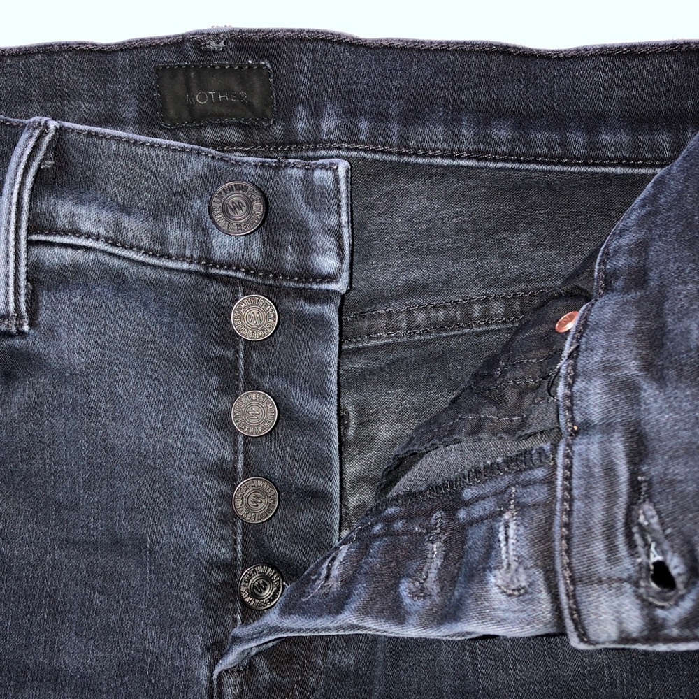 MOTHER The Stunner Crop Blackbird Wash Buttonfly Jeans (25) - Picture 11 of 17